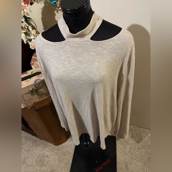 5 for $25-  NWT Amaryllis Cold Shoulder Top Size 3X - Picture 2 of 9